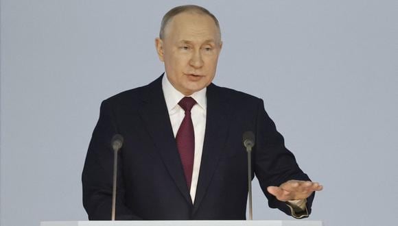 El presidente ruso Vladimir Putin pronuncia su discurso anual sobre el estado de la nación en el centro de conferencias Gostiny Dvor en el centro de Moscú el 21 de febrero de 2023. (Foto de Dmitry ASTAKHOV / SPUTNIK / AFP)
