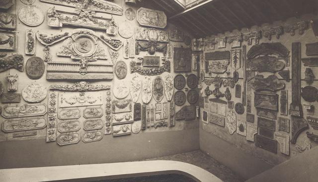 FOTO 9 | A storeroom of the decorator Maison Carlhian, in Paris, ca. 1920-30; the firm worked closely with the Duveen brothers. Source: The Frick Collection in association with D. Giles Ltd.