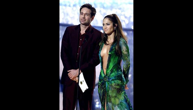 Versace lanzó unas zapatillas en honor a un icónico vestido de Jennifer Lopez. (Foto: AFP)