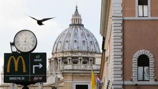 McDonald's del Vaticano distribuirá comida entre indigentes en medio de controversia