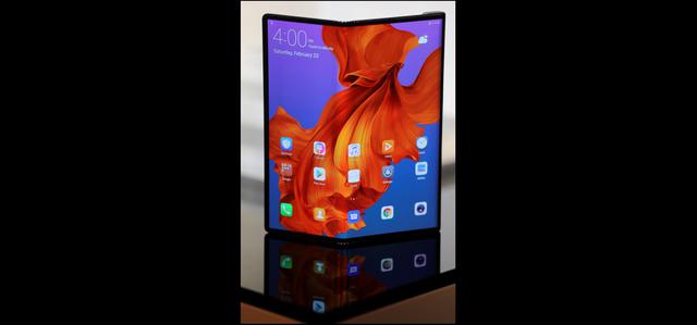 El Huawei Mate X tiene 8 gigas de RAM, tiene la posibilidad de doble SIM, y una doble batería interior que acepta carga rápida. (Foto: Reuters)