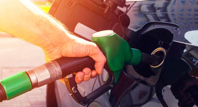 FOTO 9 | 9. El problema de la gasolina "Dame cinco maneras de medir cuánta gasolina hay en un coche". (Foto: iStock)
