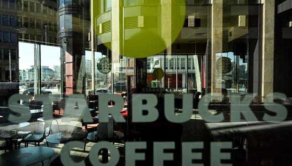 Las ventas comparables en China, donde Starbucks se ha estado expandiendo rápidamente en los últimos años para aprovechar el creciente consumo de café, disminuyeron un 23%.