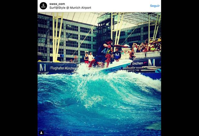 FOTO 3 | Surf en Munich. Aunque suene como algo extraño, la propuesta es real. El Forum del Munich Airport Center (MAC Forum) acoge en verano desde hace varios años uncampeonato de surf, el Surf & Style. En él, los aficionados a este deporte se enfrentan a todo un reto: surfear la ola artificial más grande del mundo. Consulta las fechas de este año si tienes previsto pasar por las instalaciones alemanas. Si te va este deporte, puedes probarlo o, simplemente, asistir como espectador.