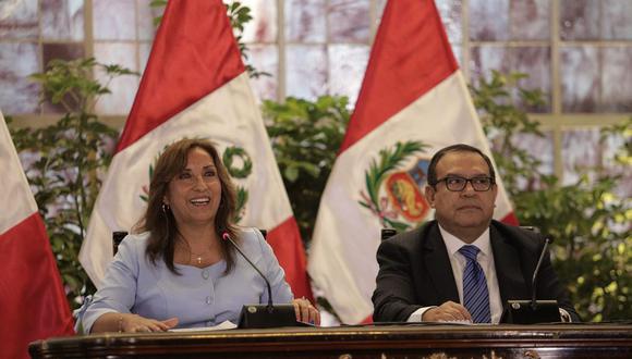 Dina Boluarte brinda una conferencia de prensa con el gabinete de Alberto Otárola. (Foto: GEC)