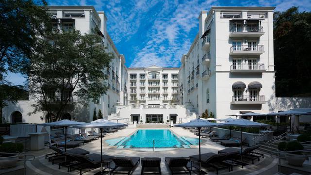 FOTO 3 | Palacio Tangará - São Paulo, la única presencia de Sudamérica en la lista es el muy considerado Palacio Tangará en São Paulo, que se encuentra en el centro del Parque Burle Marx, un espacio de 11 hectáreas de selva tropical atlántica.
El hotel de cinco estrellas también alberga un spa Sisley, restaurantes supervisados por el aclamado chef francés Jean-Georges Vongerichten y dos piscinas.