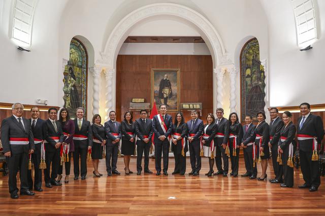 Gabinete ministerial encabezado por Vicente Zeballos que juró al cargo el 3 de octubre de 2019. (Foto: Presidencia Perú)