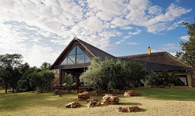 FOTO 10 | Su armario para las maletas es mayor que la celda de la isla de Rodden.