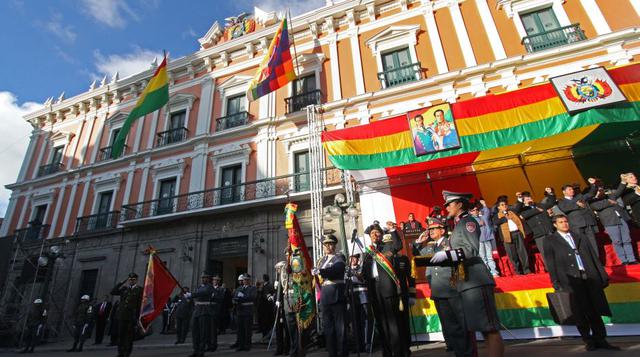 Bolivia. Tal vez la denominación de este país sea una de las más predecibles de la lista. Responde a una derivación del nombre del militar y político Simón Bolivar, uno de los padres de la independencia de Sudamérica en el siglo XIX.