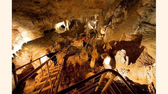 Mammoth Cave, es el sistema de cuevas más extenso del mundo, tiene 484 kilómetros de galerías en cinco alturas distintas, la más profunda a unos 11 metros por debajo de la superficie.(foto: elconfidencial).