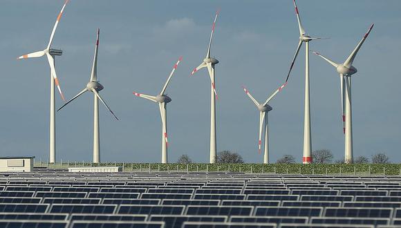 “Alemania ha dependido durante demasiado tiempo y de manera demasiado unilateral de los suministros de energía de Rusia”, declaró el canciller durante un evento de la industria de energía renovable en Berlín.
