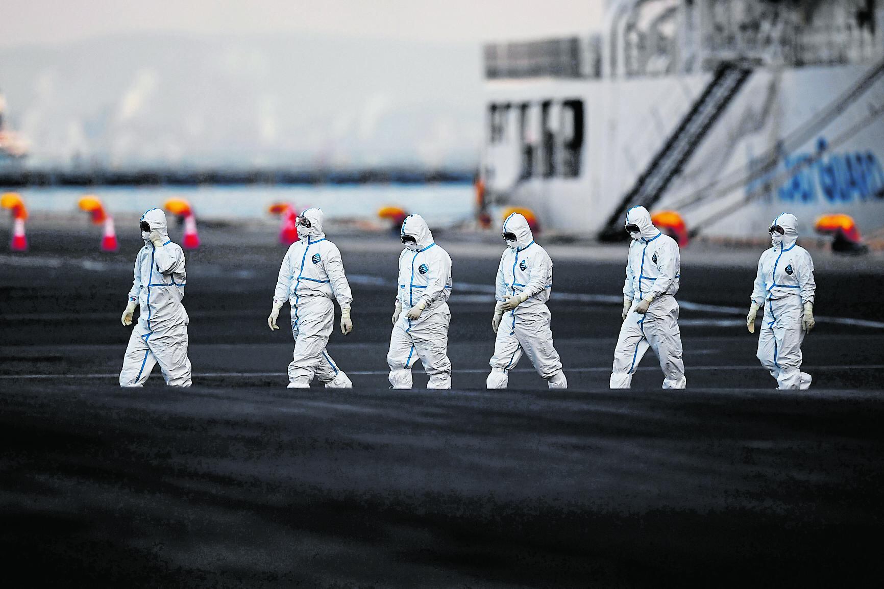 Medida. La cuarentena es el método más eficaz para evitar la propagación. (Foto: AFP)