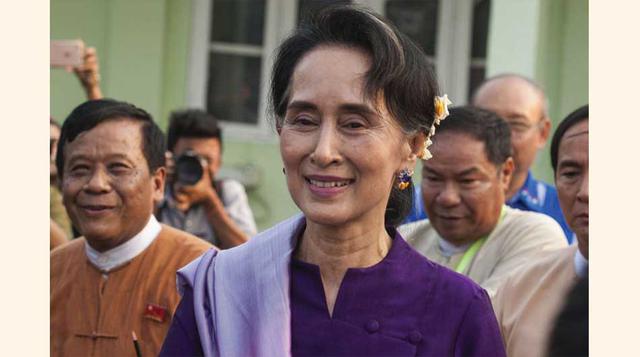 30 de marzo: Birmania – El partido de Aung San Suu Kyi, Premio Nobel de la Paz y ganadora de las elecciones de noviembre, toma las riendas del país.(Foto:AFP)