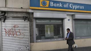 El Banco de Chipre no acepta renuncia de su presidente y cuatro directores