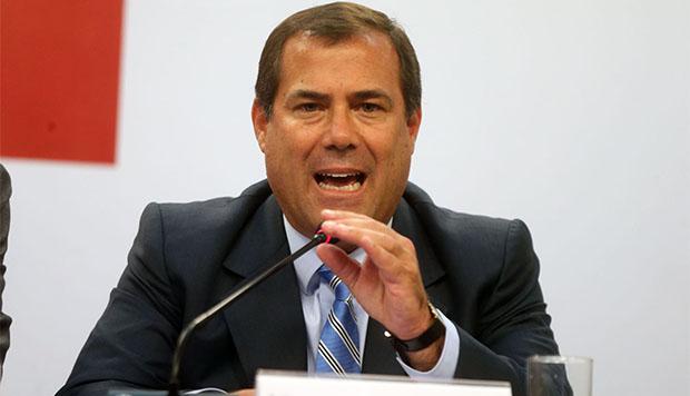 "He cumplido con mi patria y esta es la recompensa: verme en medio de un tiroteo en el que yo no tengo nada qué hacer", señaló Giuffra (Video: América TV / Foto: Agencia Andina)