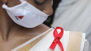 El sida cumple 40 años con casos y muertes a la baja pero lejos de su final