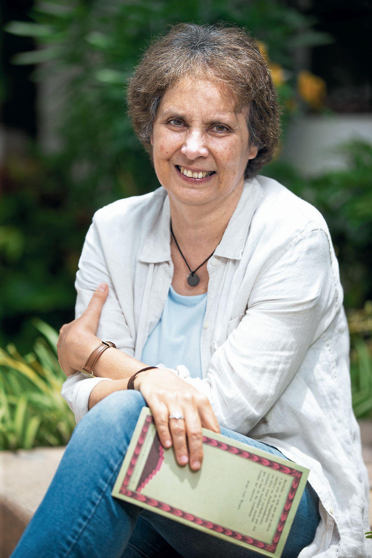 Rossella Di Paolo Ferrarini poeta, profesora y escritora peruana.