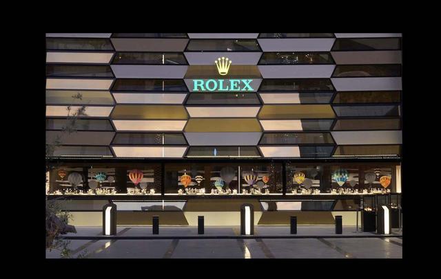 FOTO 1 | 1. “Esta excelente boutique ofrece una experiencia total de relojes Rolex. Estamos encantados de unir la historia de la marca y su conocimiento de esta manera en asociación con nuestro socio de mucho tiempo, Ahmed Seddiqi & Sons“, dijo Jean-Frederic Dufour, CEO de Rolex.