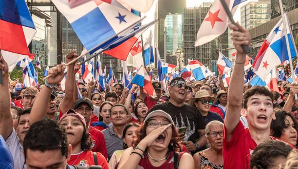 Manifestantes asisten a un mitin para celebrar un fallo judicial contra First Quantum Minerals Ltd. durante el Día de la Independencia en la Ciudad de Panamá, Panamá, el martes 28 de noviembre de 2023.