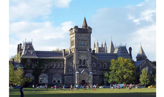 Universidad de Toronto. Si quieres estudiar informática en Canadá, lo mejor es hacerlo en la de Toronto. Tiene una puntuación de 84,2.