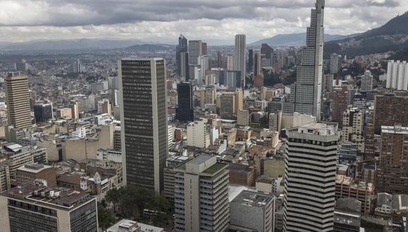 El banco prevé que las autoridades monetarias de la región seguirán aumentando las tasas de interés durante el primer semestre del próximo año para frenar el aumento de la inflación.