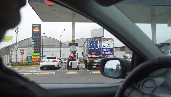 Petroperú y Repsol bajaron precios de gasolinas por galón y diésel industrial. (Foto: GEC)