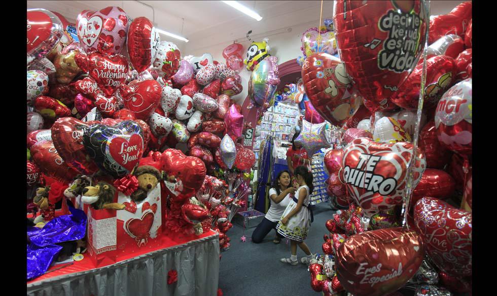 FOTO 2 |Febrero: El segundo mes del año lo marca las fiestas por el Día de San Valentín (14 de febrero), las flores, peluches y adornos tienen alta demanda en esta fecha porque son muy solicitados por las parejas.
 
Se puede usar la creatividad e innovación para ofrecer tarjetas hechas a mano, por ejemplo. Esto no solo le da un valor agregado sino que personaliza el producto. (Foto: USI)