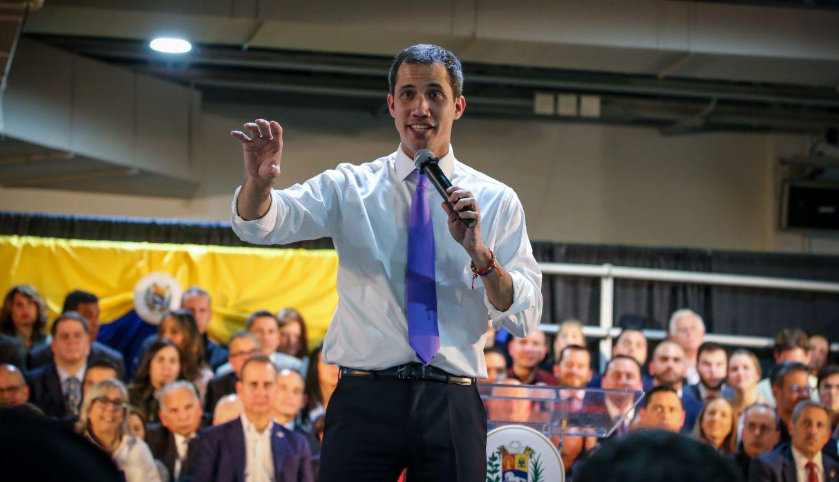 Juan Guaidó pidió a los gremios a presentar un “pliego nacional de conflicto”, sin precisar el alcance de la medida. (AFP).
