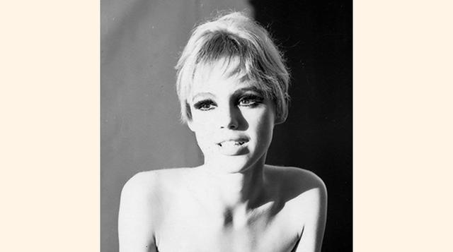 4. La adinerada Edie Sedgwick cambió sus lujos por el mundo de las drogas y el alcohol de la Factoría de Warhol. Ahí conoció a Dylan, de quien al parecer siempre estuvo enamorada, mientras que él la veía con una mezcla entre compasión y odio. (Foto: Faceb