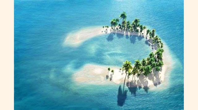 Gulpiyuri (España), esta curiosa playa es esencialmente una colina inundada que se encuentra dentro de una playa interior de aguas cristalinas. A esta particularidad se suma además que tiene forma de concha y que su tamaño es bastante reducido: no más de 