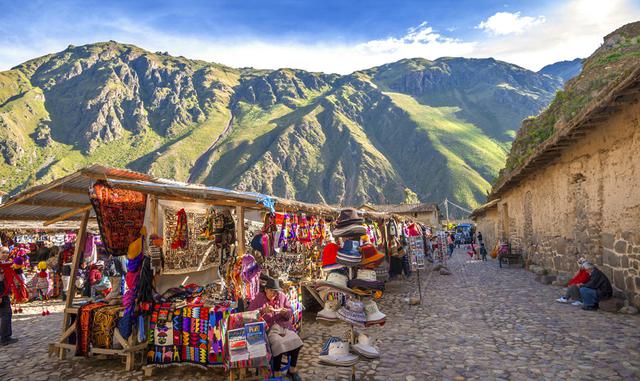 FOTO 3 | Ver los pueblos coloniales y mercados locales en el Valle Sagrado, Perú.