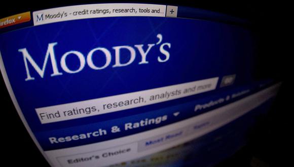 Esta fotografía tomada el 17 de enero de 2012 en París muestra un primer plano de la página inicial del sitio web de la agencia calificadora Moody's. (Foto de JOEL SAGET / AFP)