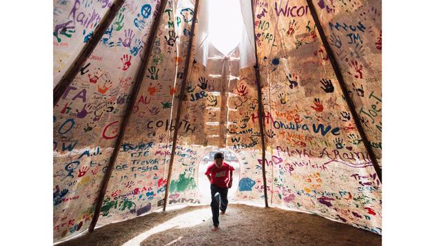 'Roca de pie' – Amber Bracken (Canadá), Profesional, Temas contemporáneos.