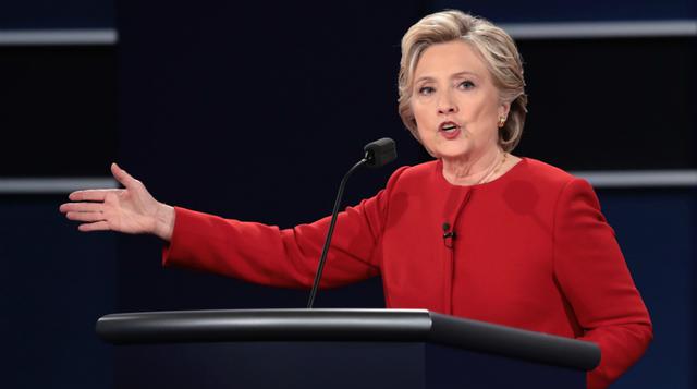 Hillary Clinton: "La actividad política de Donald Trump nació basada en esta mentira racista de que nuestro primer presidente negro no era un ciudadano americano". (Foto: AFP).