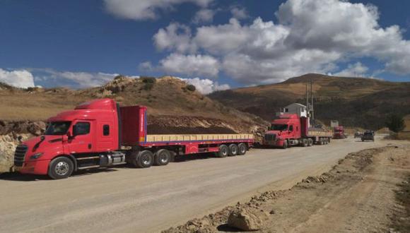 En la imagen se ve a los camiones cargados con el mineral del proyecto Apurímac rumbo al puerto. (Foto: Strike Resources)