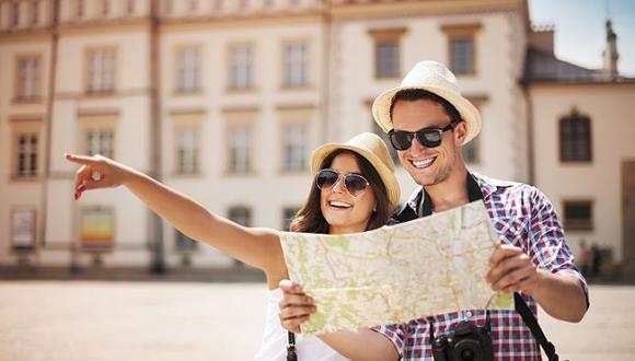 Si piensas viajar, toma en cuenta dónde puedes ir solo con pasaporte o si necesitas visa (Foto: Shutterstock)