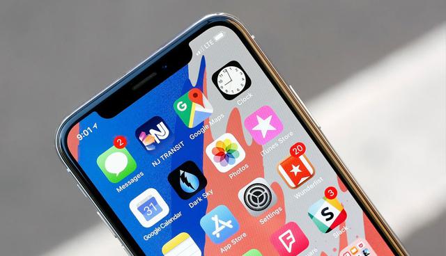 FOTO 7 | RAM: En cuanto a RAM, Samsung ofrece al menos 6 gigabytes, el doble que el iPhone X. (Foto: Engadget)