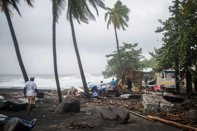 FOTO 5 | El martes, los vientos sostenidos máximos de María eran de casi 260 kilómetros por hora (160 millas), su centro estaba a unos 240 kilómetros (150 millas) al suroeste de St. Croix y avanzaba hacia el oeste-noroeste a 17 kph (10 mph). (Foto: AFP)
