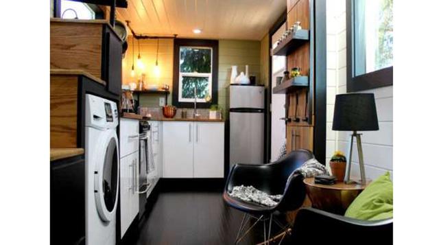 Esta versión es perfecta para una pequeña familia o un artista. Cuenta con una cocina equipada, nevera y lavadora.