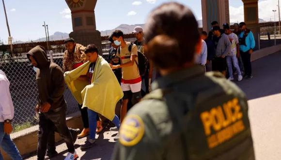 Migrantes venezolanos que cruzaron la frontera entre Estados Unidos y México. (Foto: Reuters).