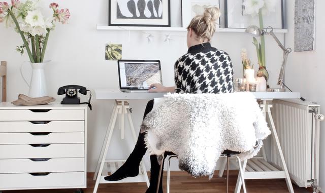 FOTO 4 |  Home office. En la actualidad, el tráfico, la inseguridad y los gastos de transportación de las grandes ciudades se han convertido en fuertes problemáticas para los trabajadores y puntos a favor para aplicar el “home office” o trabajo en casa. Esta modalidad le ofrece al colaborador más horas productivas al día, que serían las que pasaría en recorrer un punto a otro, lo que le da tiempo para pasar más tiempo con su familia o en actividades extra laborales.