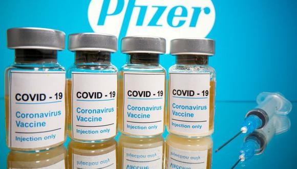 El fármaco experimental, desarrollado en conjunto con la alemana BioNTech, va primero en la carrera mundial para producir una vacuna contra el coronavirus. (Foto: REUTERS/Dado Ruvic/Illustration)