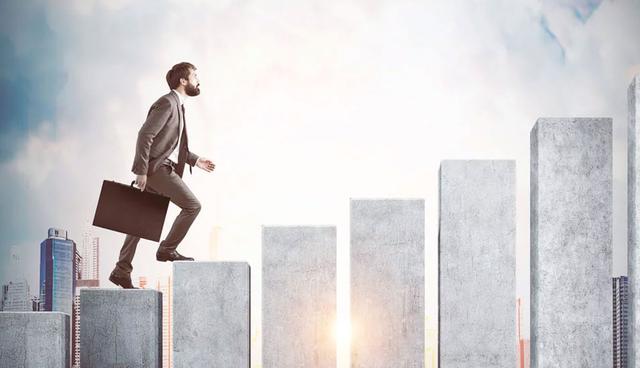 FOTO 8 | 8. Compárate contigo mismo, no con otros
Es necesario para seguir automotivado que te compares contigo mismo y no con los demás. Lo importante es que lo que consigas paso a paso te permita llegar a donde quieres.

Como decía en el punto 3, es trascendental que sepas qué es lo que te hace feliz a ti, no a los demás. Esa es la clave para estar automotivado.

Además, si pierdes el tiempo comparandote con lo que otros consiguen, seguramente este comportamiento afectará negativamente a tu autoconfianza. Algo que, a su vez, tiene un efecto perjudicial sobre tu motivación.