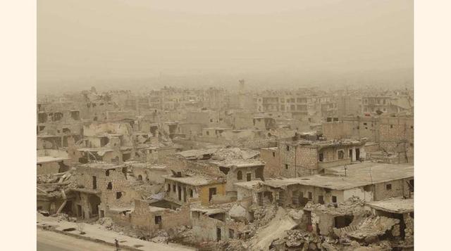 Vista aérea de un barrio de Aleppo en Marzo de este año 2017. La ciudad ha sido castigada hasta límites extraordinarios.(foto:Diario ABC, S.L.)