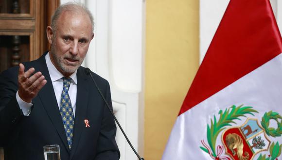 El canciller Javier González-Olaechea no descartó que la decisión de México sobre visas se deba a tensiones políticas.
