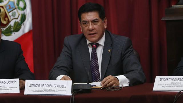 Juan Carlos Gonzales, congresista de oposición, rechazó las declaraciones de Alberto de Belaunde y negó que en Fuerza Popular exista homofobia. "Respetamos las orientaciones, pero este tema no estaba dentro de la delegación de facultades", apunt