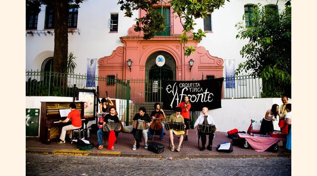 San Telmo, junto con el barrio de La Boca, constituye el Buenos Aires más mítico y colonial.