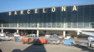 Personal de seguridad del aeropuerto de Barcelona iniciará huelga indefinida