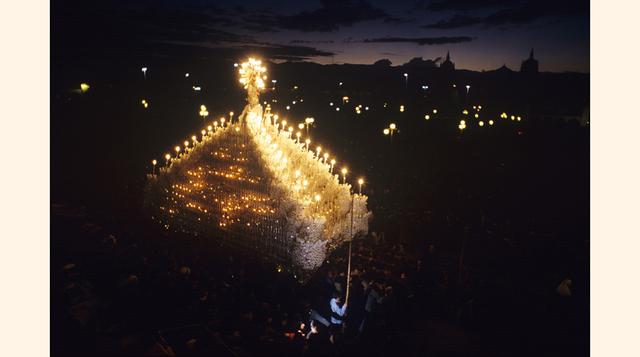 Ayacucho. Una increíble fiesta de 10 días es celebrada por todo el pueblo y sus visitantes, con procesiones y carnavales. Costo de tour por persona es de S/. 360. (Promperú)