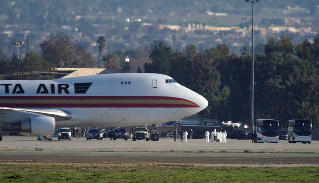 La temperatura de los pasajeros se comprobó en el momento de la facturación y antes del embarque, y no se permitió volar a los pasajeros con fiebre. (Reuters).